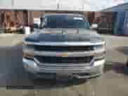 2017 Chevrolet Silverado 1500 LT z VIN 3GCPCREH6HG364570, wystawiony jako Copart lot #52647185 z przebiegiem 132 473 mil mil oraz Szkoda całkowita • Salvage title. Historia ofert i sprzedaży dostępna na DreamBid. Obrazek 5.