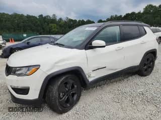 2021 Jeep Compass Latitude z VIN 3C4NJCBB1MT508005, wystawiony jako Copart lot #70726395 z przebiegiem 39 855 mil mil oraz Szkoda całkowita • Salvage title. Historia ofert i sprzedaży dostępna na DreamBid. Obrazek 1.