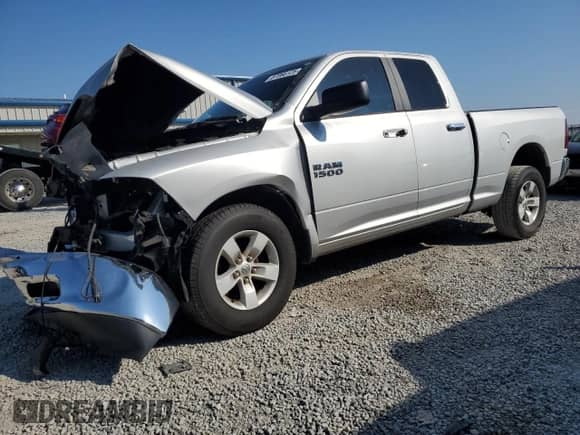 2017 Ram 1500 SLT z VIN 1C6RR6GGXHS730217, wystawiony jako Copart lot #87066125 z przebiegiem 98 527 mil mil oraz Szkoda całkowita • Salvage title. Historia ofert i sprzedaży dostępna na DreamBid. Obrazek 1.