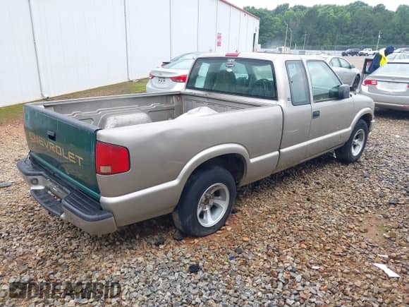1998 Chevrolet S-10 LS с VIN 1GCCS19X8W8224155, выставлен на аукционе IAAI как лот 42363836 с пробегом Не указан миль и . История ставок и продаж доступна на DreamBid. Изображение 4.