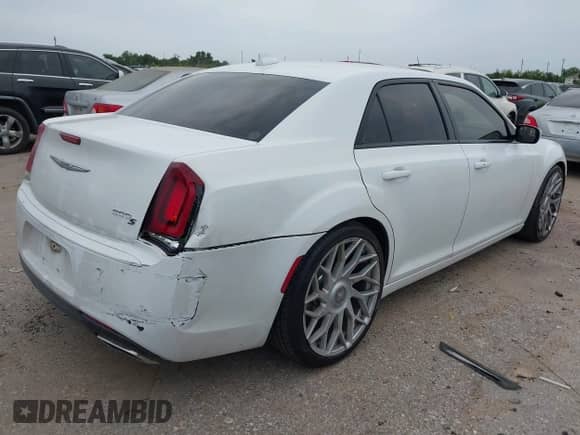 2017 Chrysler 300 S с VIN 2C3CCABG6HH616172, выставлен на аукционе IAAI как лот 42876757 с пробегом 182 608 миль миль и . История ставок и продаж доступна на DreamBid. Изображение 4.