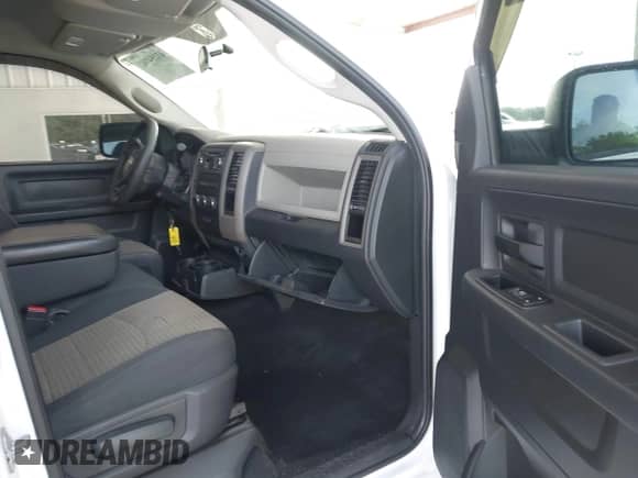 2012 Ram 1500 Express z VIN 1C6RD6KT0CS236587, wystawiony jako IAAI lot #43254702 z przebiegiem 132 897 mil mil oraz . Historia ofert i sprzedaży dostępna na DreamBid. Obrazek 5.