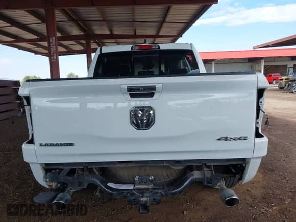 2022 Ram 1500 Laramie z VIN 1C6SRFJT5NN150651, wystawiony jako IAAI lot #43082621 z przebiegiem Nie podano mil oraz . Historia ofert i sprzedaży dostępna na DreamBid. Obrazek 17.