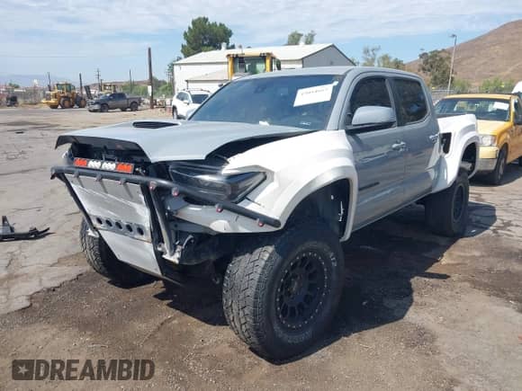 2019 Toyota Tacoma SR5 с VIN 3TMAZ5CN3KM104450, выставлен на аукционе IAAI как лот 43054667 с пробегом 124 554 миль миль и . История ставок и продаж доступна на DreamBid. Изображение 2.