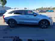 2023 Kia Sorento SX Prestige z VIN KNDRKDLG9P5208893, wystawiony jako IAAI lot #43358498 z przebiegiem 27 749 mil mil oraz . Historia ofert i sprzedaży dostępna na DreamBid. Obrazek 14.