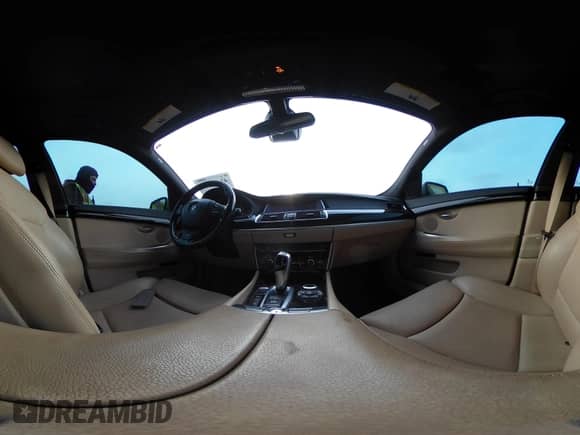 2012 BMW 5 Series 550i Gran Turismo xDrive с VIN WBASP4C55CC899960, выставлен на аукционе IAAI как лот 41239650 с пробегом 178 356 миль миль и . История ставок и продаж доступна на DreamBid. Изображение 18.