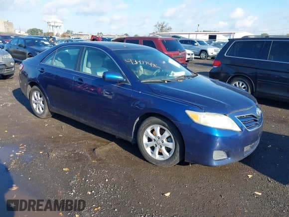 2011 Toyota Camry LE z VIN 4T1BF3EK1BU626148, wystawiony jako IAAI lot #43477486 z przebiegiem 181 371 mil mil oraz . Historia ofert i sprzedaży dostępna na DreamBid. Obrazek 1.