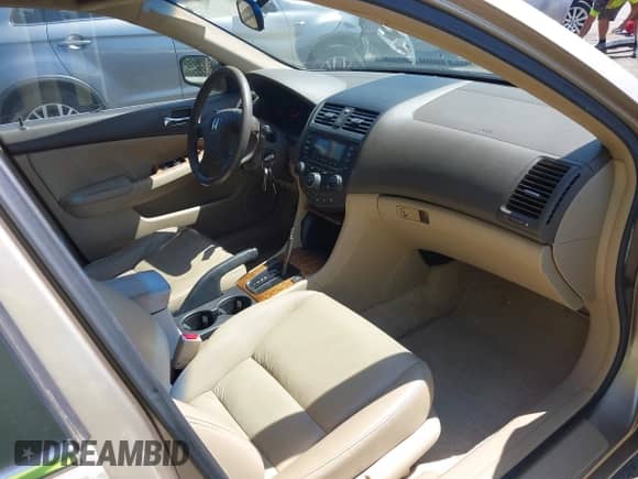 2005 Honda Accord EX-L z VIN 1HGCM56845A163782, wystawiony jako IAAI lot #43133031 z przebiegiem 104 043 mil mil oraz . Historia ofert i sprzedaży dostępna na DreamBid. Obrazek 5.