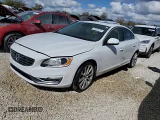 2018 Volvo S60 Inscription Platinum z VIN LYV402HM6JB172770, wystawiony jako Copart lot #76245474 z przebiegiem Nie podano mil oraz Nie do naprawy • Non repairable. Historia ofert i sprzedaży dostępna na DreamBid. Obrazek 1.