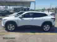 2025 Chevrolet Trax LS z VIN KL77LFEPXSC223210, wystawiony jako IAAI lot #42852006 z przebiegiem 21 384 mil mil oraz . Historia ofert i sprzedaży dostępna na DreamBid. Obrazek 14.