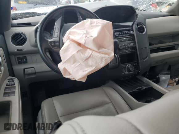 2015 Honda Pilot Touring с VIN 5FNYF3H97FB011917, выставлен на аукционе Copart как лот 54188775 с пробегом Не указан миль и На запчасти • Non repairable. История ставок и продаж доступна на DreamBid. Изображение 8.