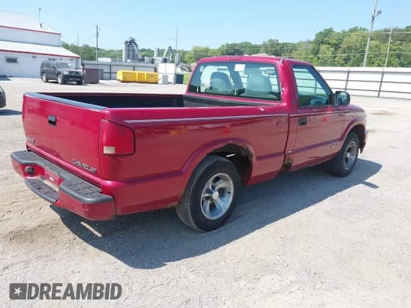 1999 Chevrolet S-10 with VIN 1GCCS1440XK195610, listed as a IAAI auction lot 42920243 with 187,944 mi miles and . Bid and sale history available at DreamBid. Image 4.
