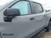2024 Chevrolet Silverado 1500 LT Trail Boss z VIN 3GCUDFED0RG262534, wystawiony jako IAAI lot #43041798 z przebiegiem 13 436 mil mil oraz . Historia ofert i sprzedaży dostępna na DreamBid. Obrazek 14.