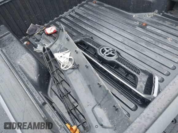 2012 Toyota Tacoma with VIN 5TFJX4CN3CX015697, listed as a IAAI auction lot 42164564 with 183,622 mi miles and . Bid and sale history available at DreamBid. Image 12.