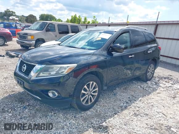 2015 Nissan Pathfinder S with VIN 5N1AR2MM0FC695277, listed as a IAAI auction lot 40391144 with 138,657 mi miles and . Bid and sale history available at DreamBid. Image 2.