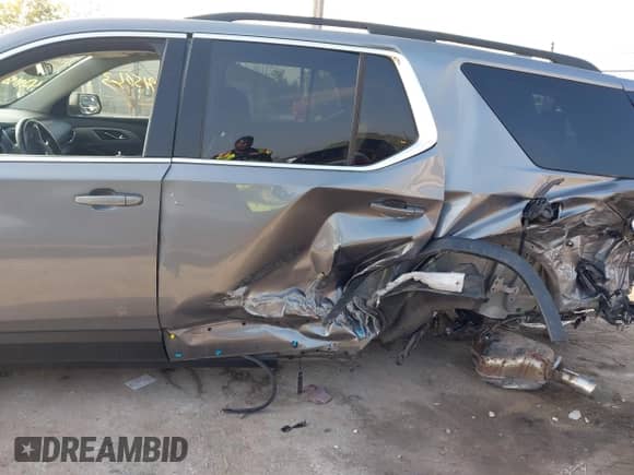 2021 Chevrolet Traverse LT Cloth с VIN 1GNEVGKWXMJ236020, выставлен на аукционе IAAI как лот 42915063 с пробегом 42 531 миль миль и . История ставок и продаж доступна на DreamBid. Изображение 6.