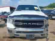 2020 Ram 1500 Big Horn z VIN 1C6SRFFT6LN335250, wystawiony jako IAAI lot #42563747 z przebiegiem 76 089 mil mil oraz . Historia ofert i sprzedaży dostępna na DreamBid. Obrazek 13.