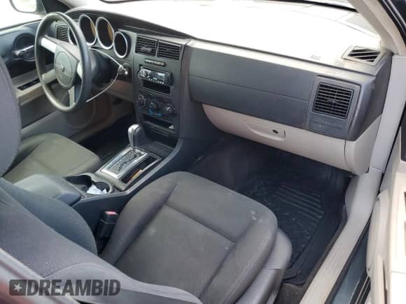 2005 Dodge Magnum SE with VIN 2D4FV48V55H692409, listed as a Copart auction lot 55905624 with 221,676 mi miles and Salvage title. Bid and sale history available at DreamBid. Image 8.