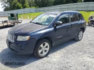 2012 Jeep Compass Latitude z VIN 1C4NJCEA9CD657396, wystawiony jako Copart lot #70310205 z przebiegiem 199 992 mil mil oraz Szkoda całkowita • Salvage title. Historia ofert i sprzedaży dostępna na DreamBid. Obrazek 1.