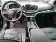 2017 Chevrolet Volt LT z VIN 1G1RC6S57HU119848, wystawiony jako Copart lot #45575703 z przebiegiem 61 676 mil mil oraz . Historia ofert i sprzedaży dostępna na DreamBid. Obrazek 8.