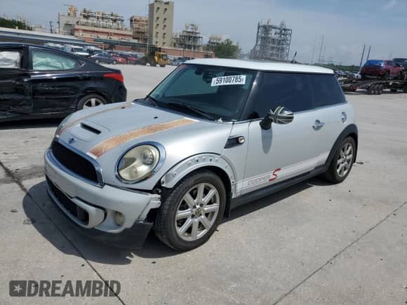 2011 MINI Hardtop S with VIN WMWSV3C53BTY25192, listed as a Copart auction lot 59100785 with Not provided miles and Salvage title. Bid and sale history available at DreamBid. Image 1.