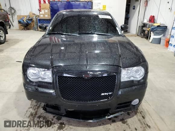 2006 Chrysler 300 C SRT-8 z VIN 2C3LA73W26H242915, wystawiony jako Copart lot #56929214 z przebiegiem 190 677 mil mil oraz Czysty tytuł • Clean title. Historia ofert i sprzedaży dostępna na DreamBid. Obrazek 5.