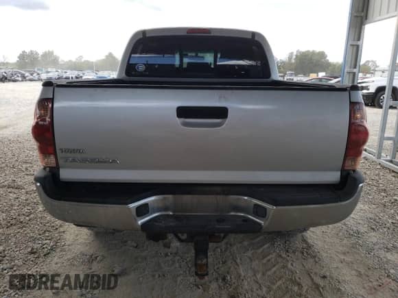 2007 Toyota Tacoma z VIN 3TMLU42N97M011152, wystawiony jako Copart lot #85270725 z przebiegiem 226 305 mil mil oraz Szkoda całkowita • Salvage title. Historia ofert i sprzedaży dostępna na DreamBid. Obrazek 6.