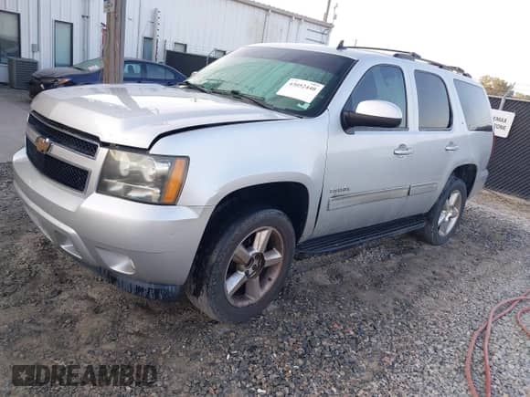 2011 Chevrolet Tahoe LT с VIN 1GNSCBE06BR228935, выставлен на аукционе IAAI как лот 43052440 с пробегом 248 463 миль миль и . История ставок и продаж доступна на DreamBid. Изображение 2.