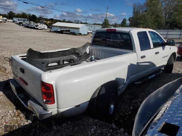 2004 Dodge RAM z VIN 3D7MA486X4G158027, wystawiony jako Copart lot #74052554 z przebiegiem 217 050 mil mil oraz Szkoda całkowita • Salvage title. Historia ofert i sprzedaży dostępna na DreamBid. Obrazek 3.