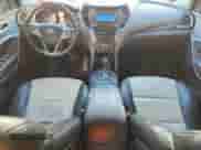 2015 Hyundai Santa Fe z VIN 5XYZTDLB4FG238097, wystawiony jako Copart lot #81771125 z przebiegiem 154 974 mil mil oraz Czysty tytuł • Clean title. Historia ofert i sprzedaży dostępna na DreamBid. Obrazek 8.