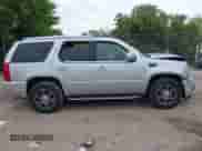 2013 Cadillac Escalade Luxury z VIN 1GYS4BEFXDR370437, wystawiony jako IAAI lot #42779481 z przebiegiem Nie podano mil oraz . Historia ofert i sprzedaży dostępna na DreamBid. Obrazek 13.