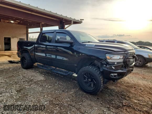 2020 Ram 1500 Big Horn с VIN 1C6SRFFT5LN336471, выставлен на аукционе Copart как лот 83942475 с пробегом 95 009 миль миль и Списание • Salvage title. История ставок и продаж доступна на DreamBid. Изображение 4.