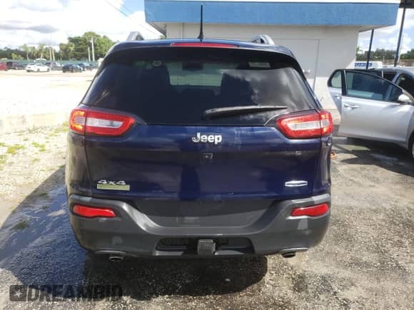 2014 Jeep Cherokee Latitude с VIN 1C4PJMCS5EW260950, выставлен на аукционе Copart как лот 81038435 с пробегом 136 795 миль миль и Чистый • Clean title. История ставок и продаж доступна на DreamBid. Изображение 6.