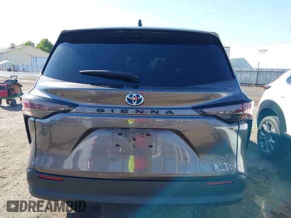 2023 Toyota Sienna LE z VIN 5TDKRKEC6PS168715, wystawiony jako IAAI lot #42627575 z przebiegiem Nie podano mil oraz . Historia ofert i sprzedaży dostępna na DreamBid. Obrazek 17.
