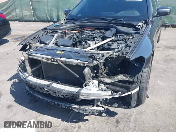 2018 BMW 5 Series 530e with VIN WBAJA9C5XJB249387, listed as a IAAI auction lot 42581237 with 122,539 mi miles and . Bid and sale history available at DreamBid. Image 6.