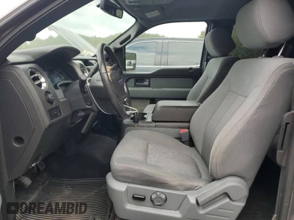 2012 Ford F-150 XL z VIN 1FTFX1EF0CFA32828, wystawiony jako Copart lot #83831125 z przebiegiem 140 814 mil mil oraz Czysty tytuł • Clean title. Historia ofert i sprzedaży dostępna na DreamBid. Obrazek 7.