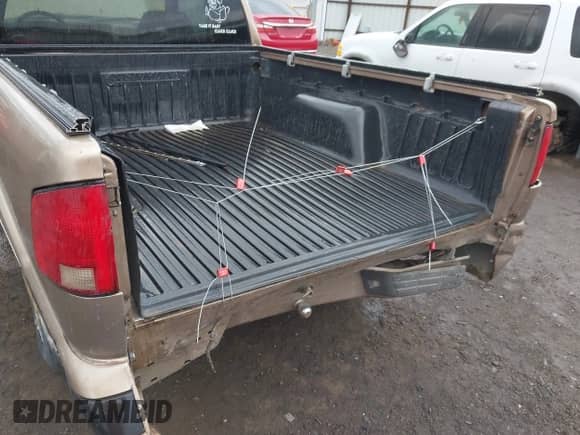 1996 Chevrolet S-10 LS z VIN 1GCCS19X2T8222106, wystawiony jako IAAI lot #42262367 z przebiegiem 103 976 mil mil oraz . Historia ofert i sprzedaży dostępna na DreamBid. Obrazek 15.