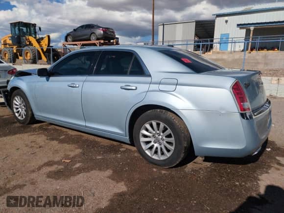 2013 Chrysler 300 с VIN 2C3CCAAG8DH613995, выставлен на аукционе Copart как лот 63571215 с пробегом 99 391 миль миль и Списание • Salvage title. История ставок и продаж доступна на DreamBid. Изображение 2.