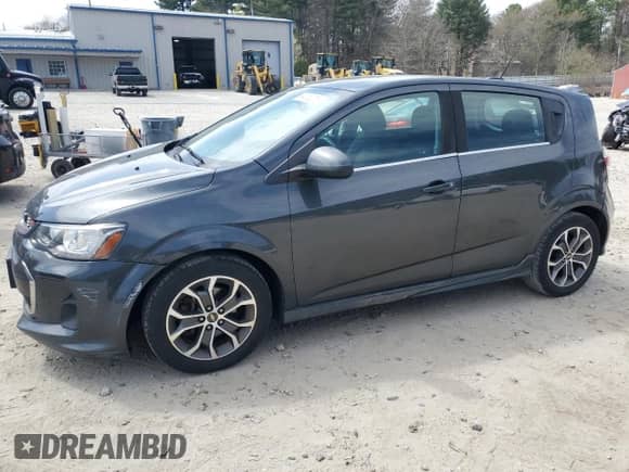 2017 Chevrolet Sonic LT z VIN 1G1JD6SH9H4144741, wystawiony jako Copart lot #54108275 z przebiegiem 142 547 mil mil oraz Czysty tytuł • Clean title. Historia ofert i sprzedaży dostępna na DreamBid. Obrazek 1.