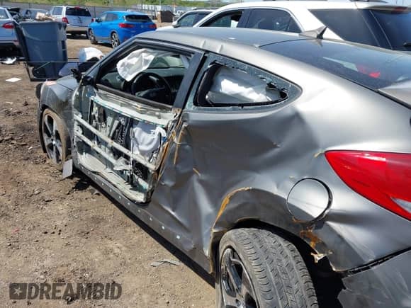 2013 Hyundai Veloster Turbo с VIN KMHTC6AE9DU117443, выставлен на аукционе IAAI как лот 42075295 с пробегом 189 471 миль миль и . История ставок и продаж доступна на DreamBid. Изображение 6.