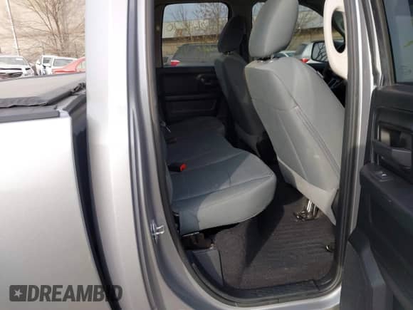 2019 Ram 1500 Express z VIN 1C6RR7FT7KS731059, wystawiony jako IAAI lot #41264070 z przebiegiem 147 444 mil mil oraz . Historia ofert i sprzedaży dostępna na DreamBid. Obrazek 8.