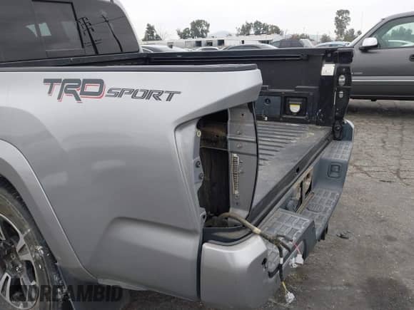 2019 Toyota Tacoma SR5 с VIN 3TMAZ5CN3KM104917, выставлен на аукционе IAAI как лот 43210298 с пробегом 136 976 миль миль и . История ставок и продаж доступна на DreamBid. Изображение 6.