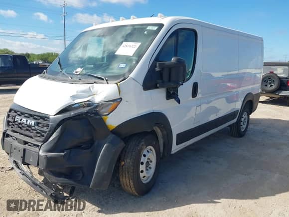 2023 Ram ProMaster Cargo z VIN 3C6LRVVG1PE606308, wystawiony jako IAAI lot #42824322 z przebiegiem 60 497 mil mil oraz . Historia ofert i sprzedaży dostępna na DreamBid. Obrazek 2.