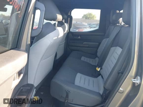 2024 Toyota Tacoma SR5 z VIN 3TMLB5JN9RM057547, wystawiony jako IAAI lot #42865640 z przebiegiem 28 049 mil mil oraz . Historia ofert i sprzedaży dostępna na DreamBid. Obrazek 8.