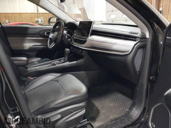 2022 Jeep Compass Altitude with VIN 3C4NJDBB3NT207548, listed as a IAAI auction lot 42200991 with 19,814 mi miles and . Bid and sale history available at DreamBid. Image 5.