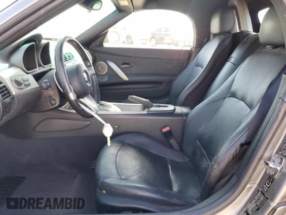 2003 BMW Z4 2.5i с VIN 4USBT33463LS47181, выставлен на аукционе Copart как лот 69634095 с пробегом 114 518 миль миль и Списание • Salvage title. История ставок и продаж доступна на DreamBid. Изображение 7.