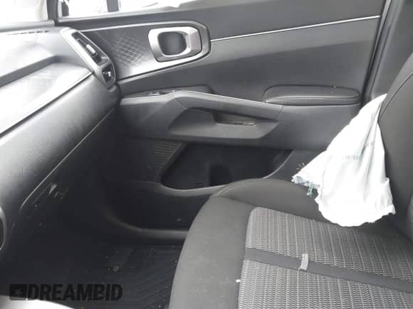 2021 Kia Sorento LX with VIN 5XYRG4LC2MG039981, listed as a IAAI auction lot 42936030 with 90,858 mi miles and . Bid and sale history available at DreamBid. Image 5.