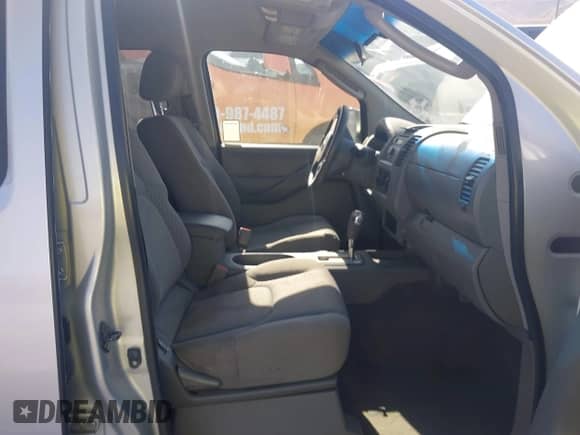 2008 Nissan Frontier SE z VIN 1N6AD09U68C425017, wystawiony jako IAAI lot #42393947 z przebiegiem Nie podano mil oraz . Historia ofert i sprzedaży dostępna na DreamBid. Obrazek 5.