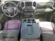 2024 Chevrolet Silverado 1500 Custom Trail Boss z VIN 3GCUDCE88RG346358, wystawiony jako Copart lot #62258825 z przebiegiem Nie podano mil oraz Szkoda całkowita • Salvage title. Historia ofert i sprzedaży dostępna na DreamBid. Obrazek 8.