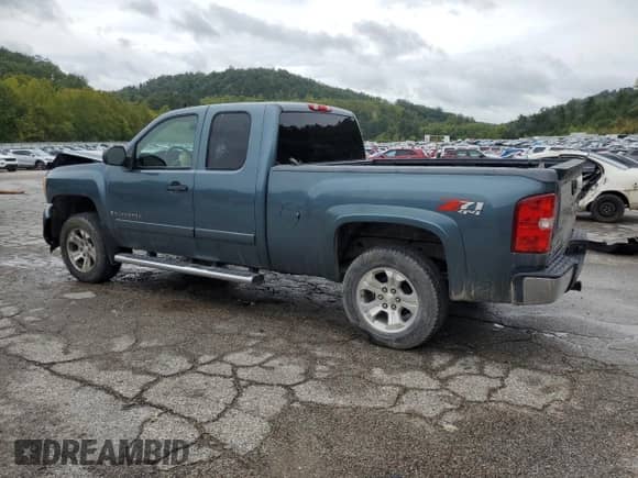 2007 Chevrolet Silverado 1500 1LT with VIN 1GCEK190X7Z577102, listed as a Copart auction lot 70985705 with 130,470 mi miles and Salvage title. Bid and sale history available at DreamBid. Image 2.